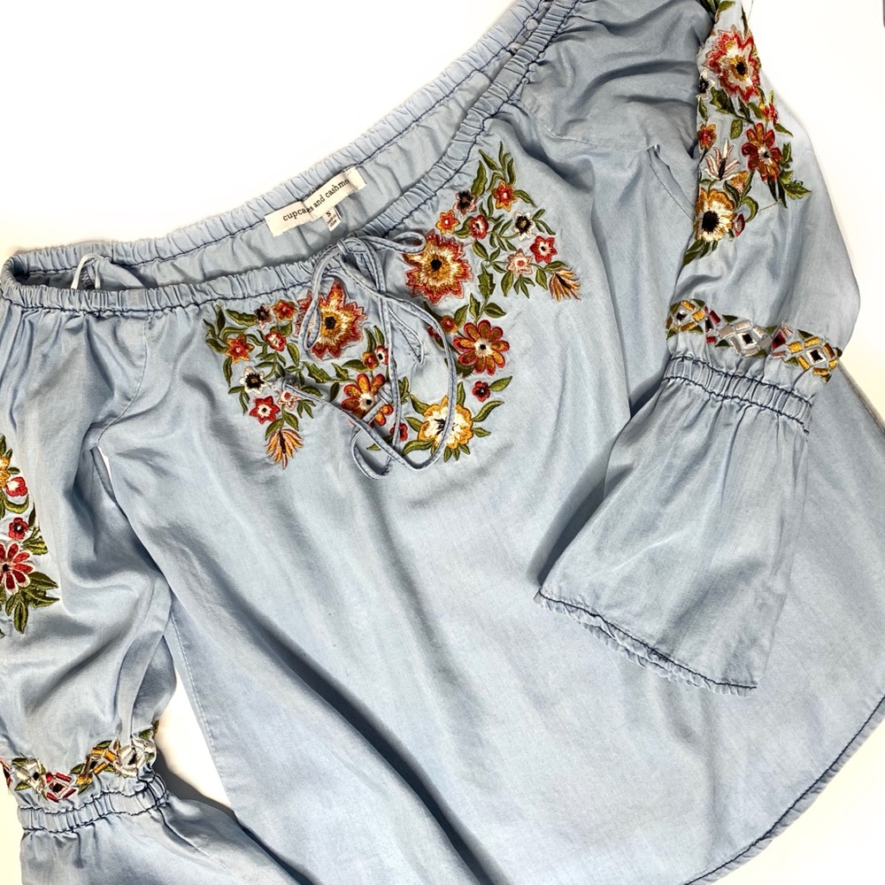 Cupcakes & Cashmere Off Shoulder Embroidery Top S - Picture 4 of 7